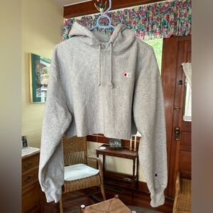 Champion Women’s Gray Long Sleeve Raw Hem Cropped Logo Hoodie Size Medium